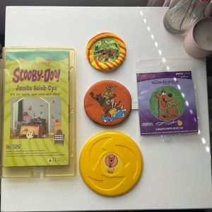 Scooby-Doo Items: Balloon, Wall Stickers, Frisbees